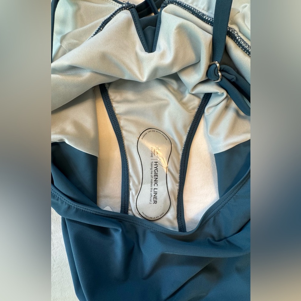 NWT Cupshe Deep V-Wire Plunge Cross Back Cheeky One Piece Swimsuit Size M - Picture 10 of 10